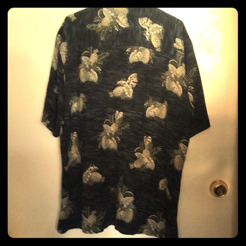 Paradise CovesMen’s L 100% silk casual button down